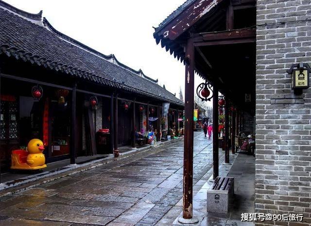 逃离违建房屋